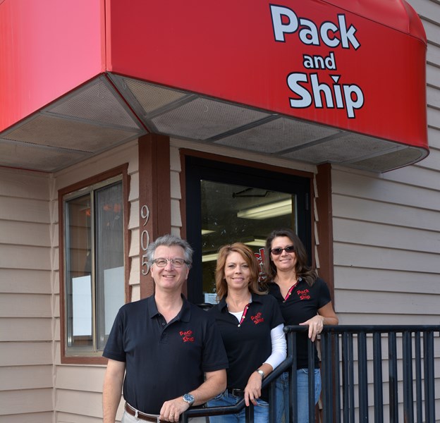 About Us | De Pere, WI | Pack and Ship